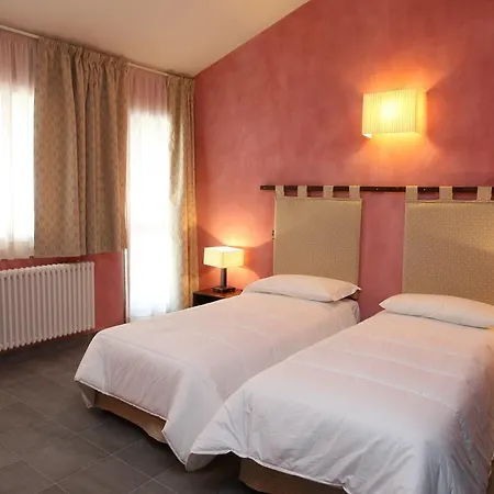 Le Relais Du Pelerin Hotel 3*